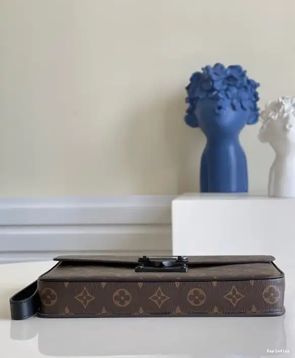 Cheap LOUIS VUITTON POUCH S LOCK A4 0513